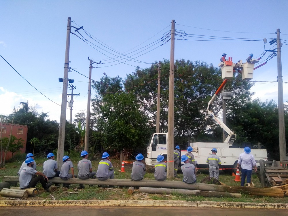 Treinamentos de NR6, NR10, NR12, NR17, NR23, NR35, SEP
(Sistema Elétrico de Potência), Brigada de incêndio e auxiliar Eletricista